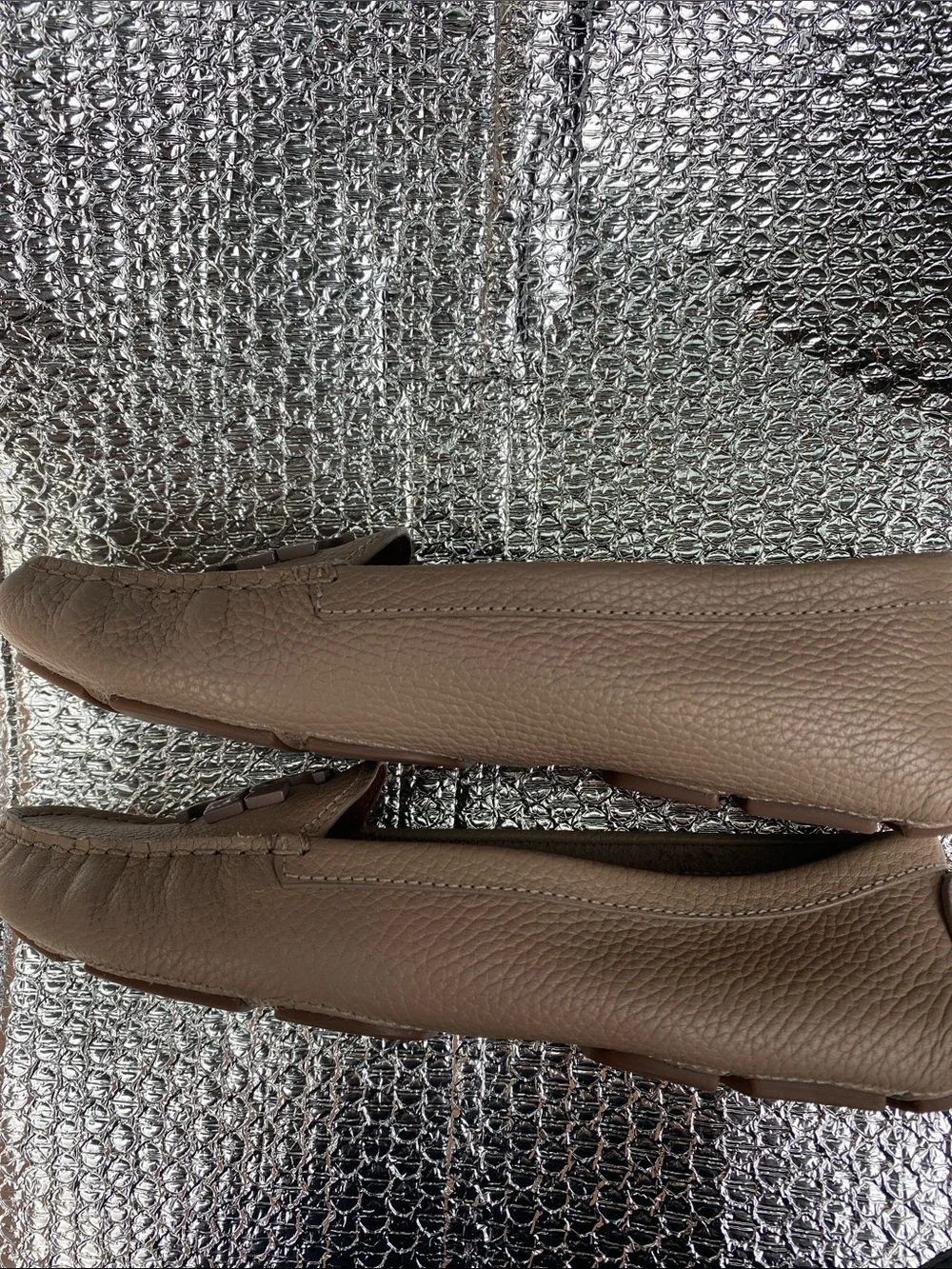 Tory Burch Pebbled Taupe Leather Driving Loafers size 7.5 NWT